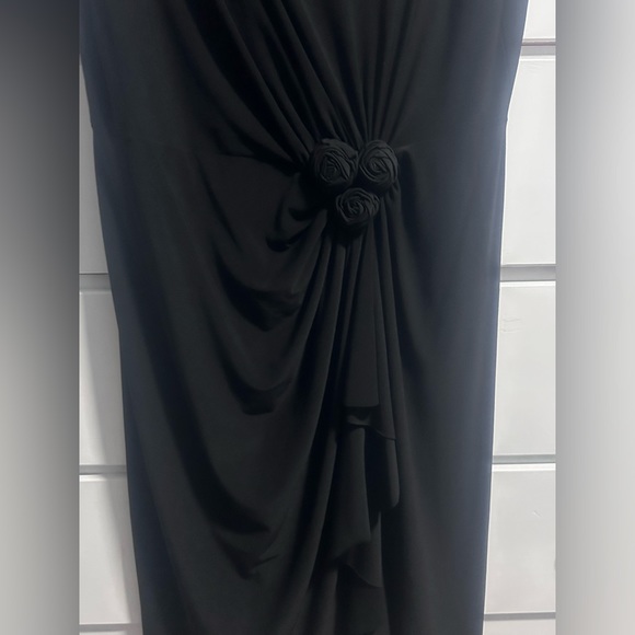 Jones New York Black Ruffled Shift Midi Dress with 3 Roses in Middle Size 14 W - Picture 9 of 9